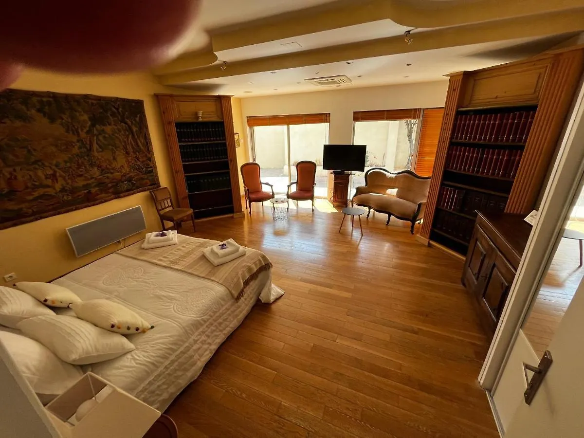 Au Coeur Des Lices *** Centre Historique Avignon Apartment
