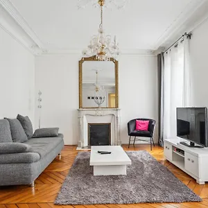 Luxury La Tour Apartment Paris